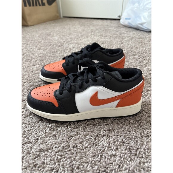 AIR JORDAN 1 LOW BLACK STARFISH WHITE 553560-081 BOYS GRADE SCHOOL SIZE 6Y New - Picture 4 of 6